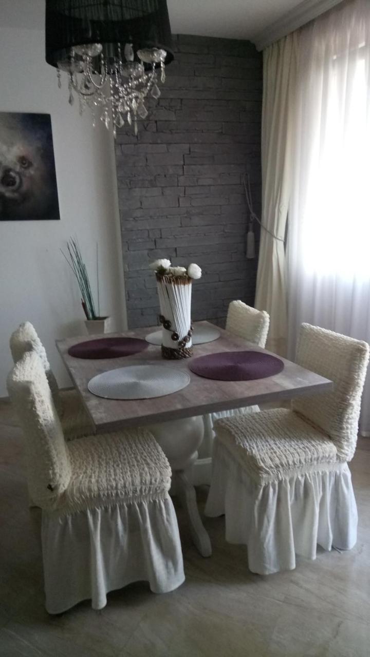 Lili50 *